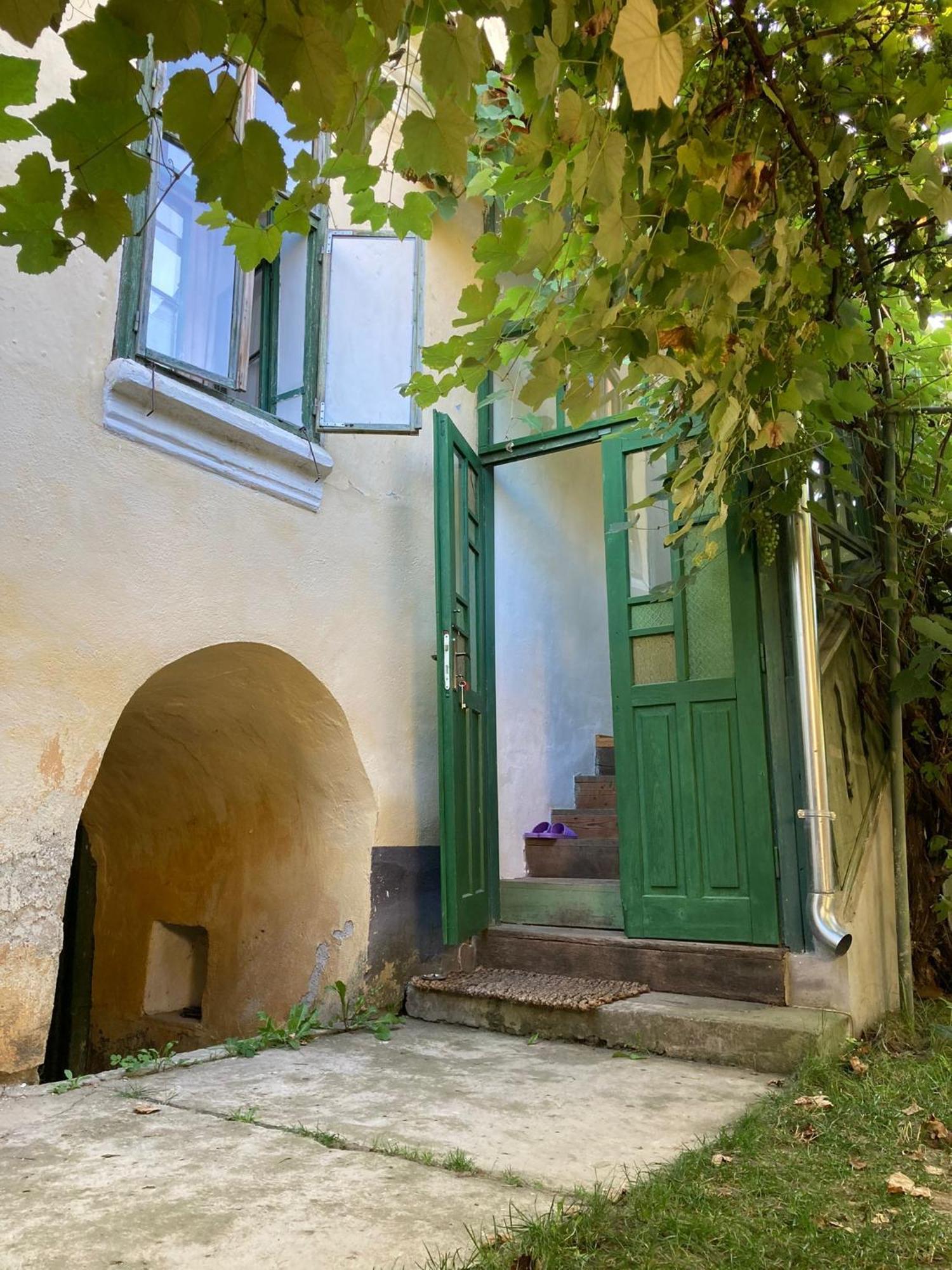 House By The Church - Entire House Crit Экстерьер фото