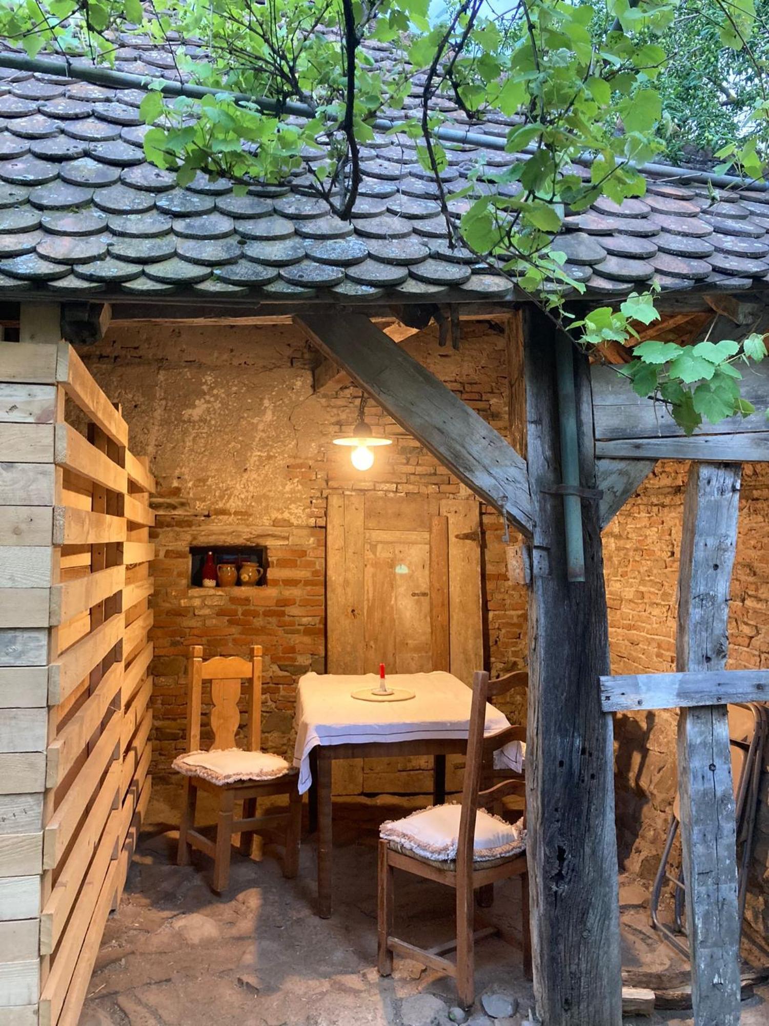 House By The Church - Entire House Crit Экстерьер фото